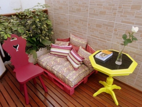 Palettenmöbel-selber-bauen-sitzecke-balkon-sofa